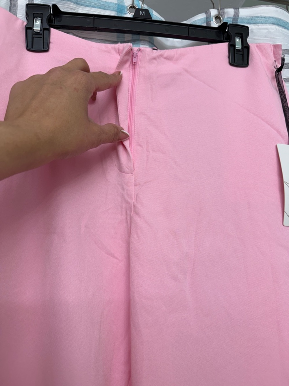 Sleeveless Pink Wide-Leg Pant Set with Gold Buttons - Picture 4 of 6